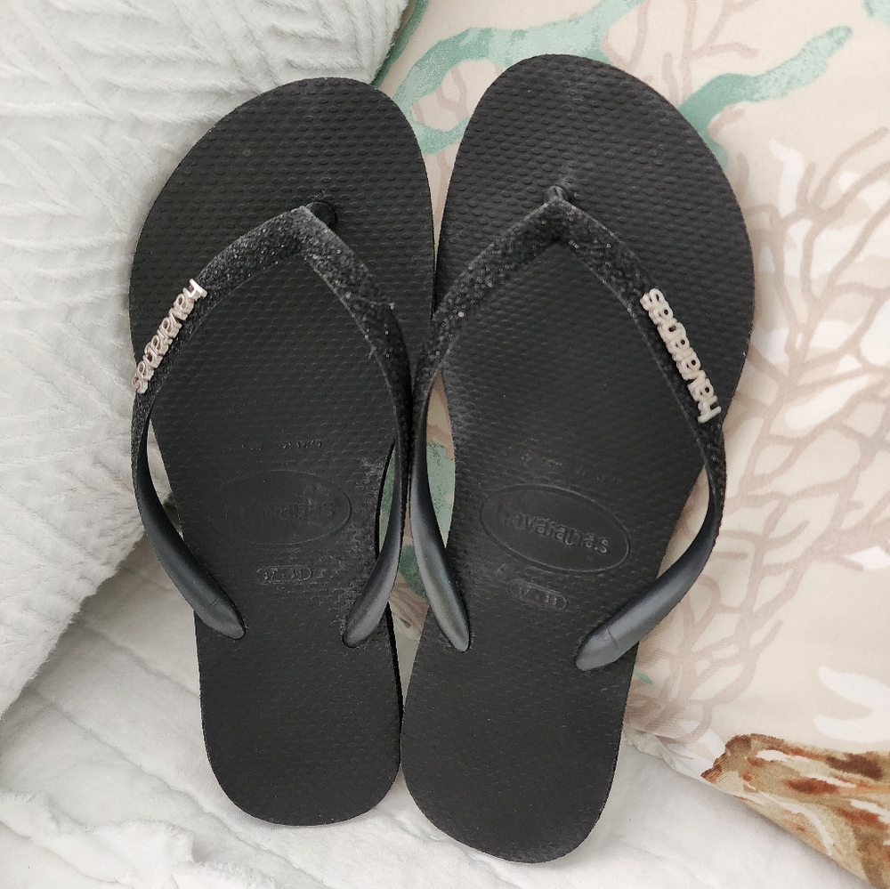 Havaianas black sparkle flip flops in EXCELLENT SHAPE.  Size 7/8 Womens